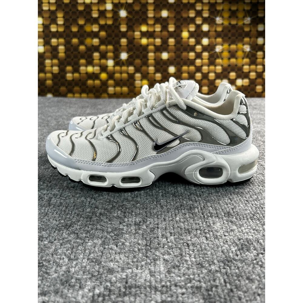 Nike Air Max Plus TN Women's 6 White Gray Black Running Shoes - Picture 7 of 12
